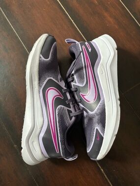 Nike Women’s Purple and Pink Athletic Sneakers